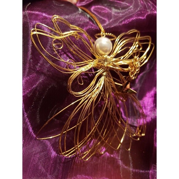 Delicate Golden Wire Work Angel. Avon 1997 Collection. New In Box - Picture 3 of 9